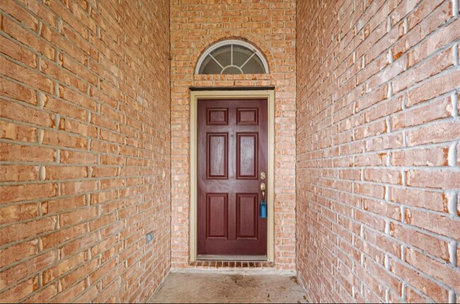 Building Photo - 7411 Jacobs Well Dr