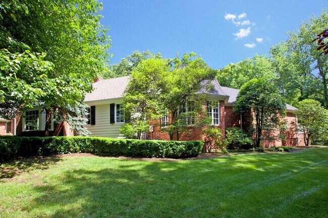 Building Photo - 4 Duck Pond Rd