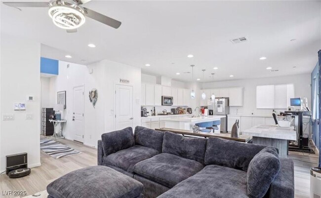 Building Photo - 10396 Thurso Ave