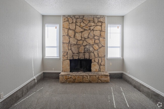 2BR, 1BA - 740SF - Mapleview Apartments