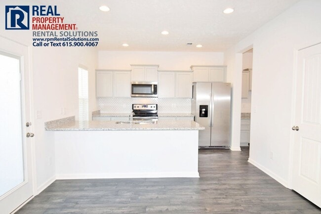 Building Photo - Amazing 3BR/2.5BA Mboro townhome 1mi from I-24! Triple Blackman Schools!