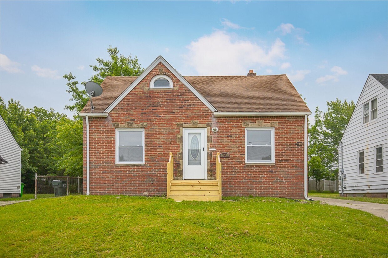 Primary Photo - 3 Bedroom/1 Bath Single House Euclid!
