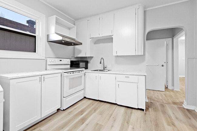 Photo du bâtiment - 2 Bed 1 Bath - 238 Notre Dame de Lile