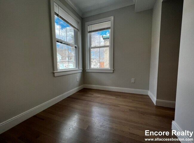Foto del edificio - 47 Englewood Ave