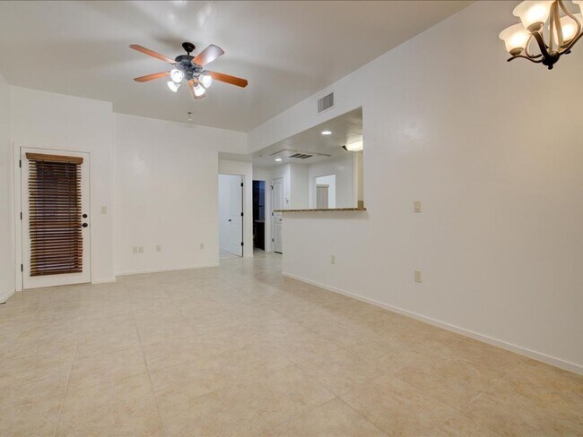 Building Photo - 2 Bedroom, 2 Bathroom