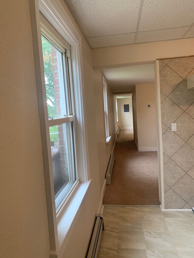 Foto del edificio - Spacious 1 Bedroom Beside the Fairgrounds ...