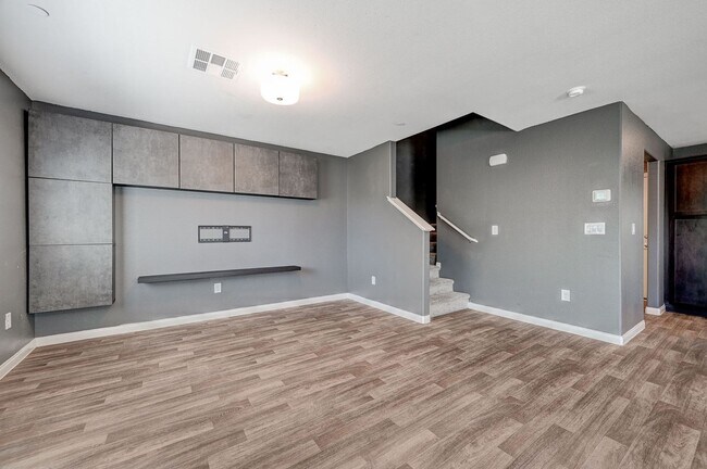 Foto del edificio - 2021 TOWNHOME IN GATED COMMUNITY N LAS VEGAS