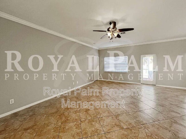 Building Photo - 906 Alfreda Ave