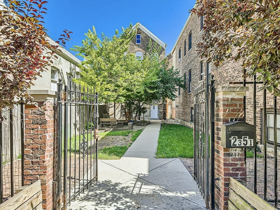 Foto principal - 2351 S Whipple St