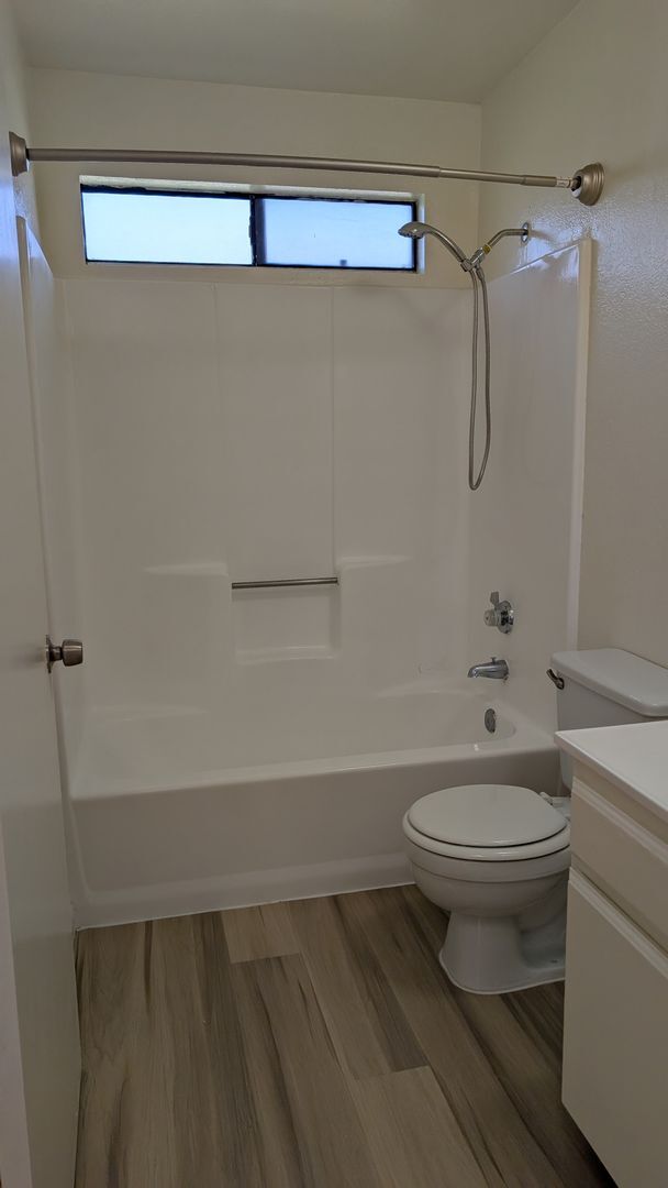 Foto del edificio - Cozy 3 bedroom Condo in the most demanded Alhambra neighborhood next to Costco