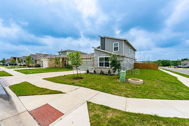 Building Photo - 2901 Louris Ln