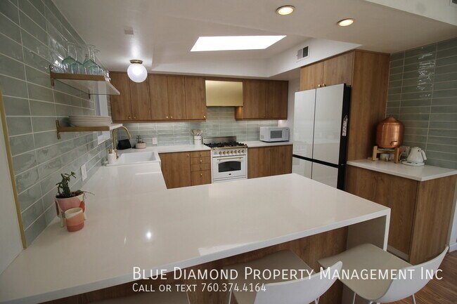 Building Photo - 134 Santa Clara Dr
