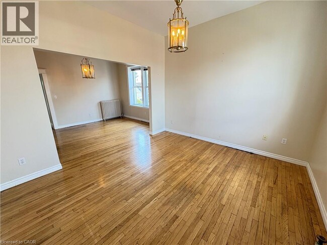 Photo du bâtiment - 55 Barton St W