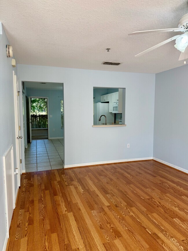 Building Photo - 2636 SW 35th Pl