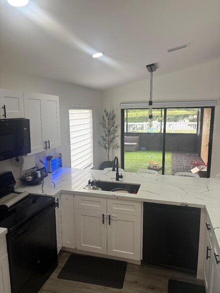 Foto del edificio - 8520 Tourmaline Blvd