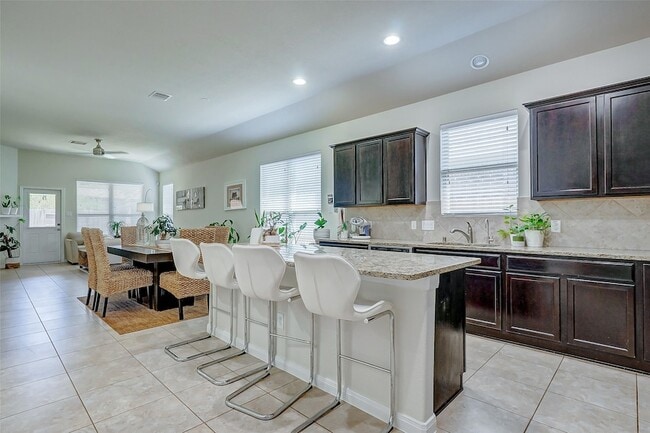 Foto del edificio - 28730 Mayes Bluff Dr