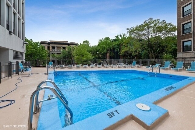 Foto del edificio - 444 W Fullerton Pkwy