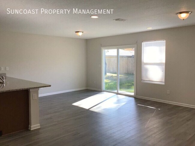 Building Photo - Stunning 3BR/2BA Home In Jax!