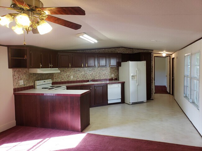Building Photo - 255 Pine Dr