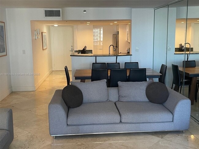 Foto del edificio - 1717 N Bayshore Dr