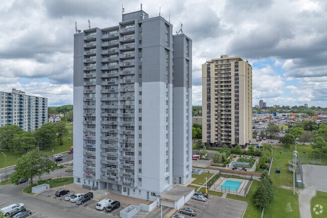 Building Photo - 1465 Lawrence Avenue West