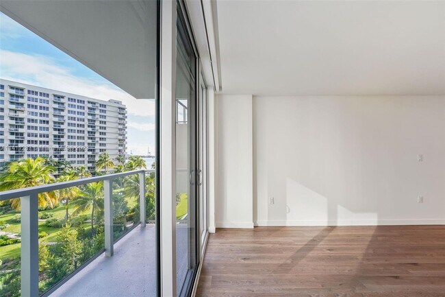 Foto del edificio - 1500 Bay Rd