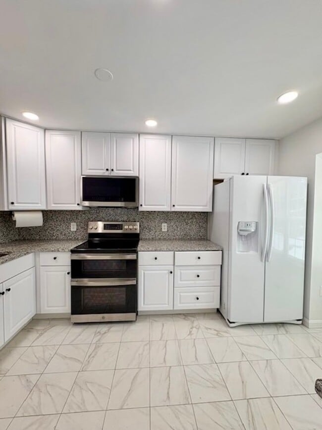 Building Photo - 18250 Paladin Dr