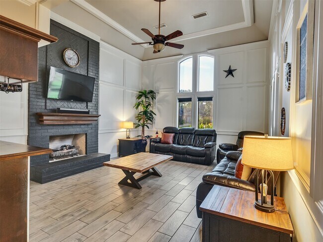 Foto del edificio - 702 Olde Oaks Dr