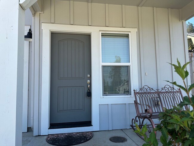Foto del edificio - Newer 3 bedroom 2.5 bathroom house in Eugene!