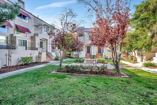 Foto del edificio - 102 E Court Ln