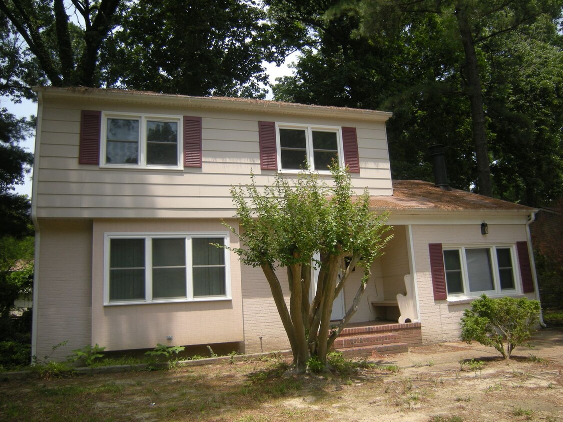 Primary Photo - 4 BR 1.5 BA Single Family Home