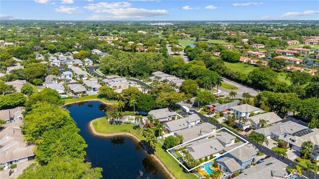 Foto del edificio - 8170 Hampton Wood Dr