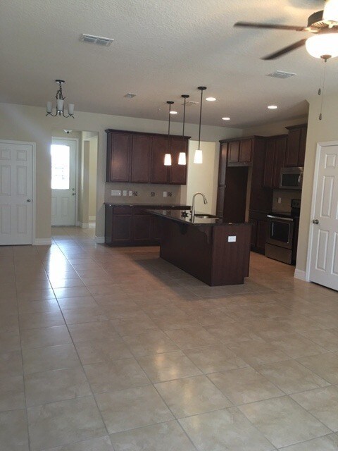 Foto del edificio - Beautiful 3/2.5 Mattamy Townhome in Randal...