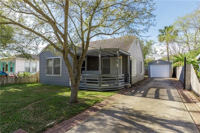 Building Photo - 424 Texas Ave