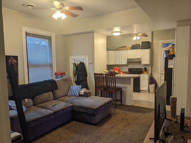 Foto del edificio - 1309 E Carson St