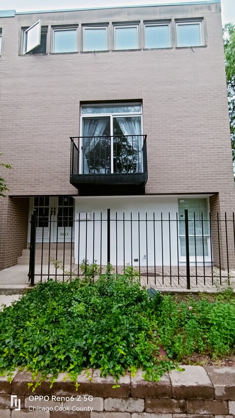 Foto principal - 5557 S Harper Ave