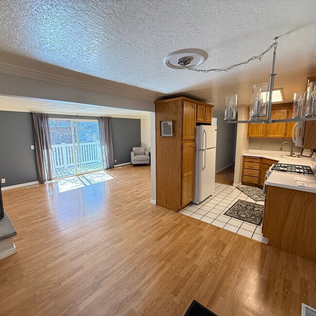 Foto del edificio - 886 Maple Crest Ct