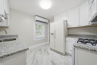 Building Photo - 609 Baldwin Ave