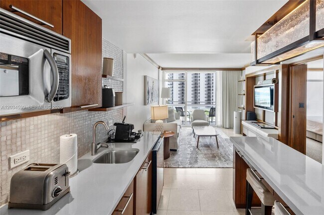 Building Photo - 6801 Collins Ave