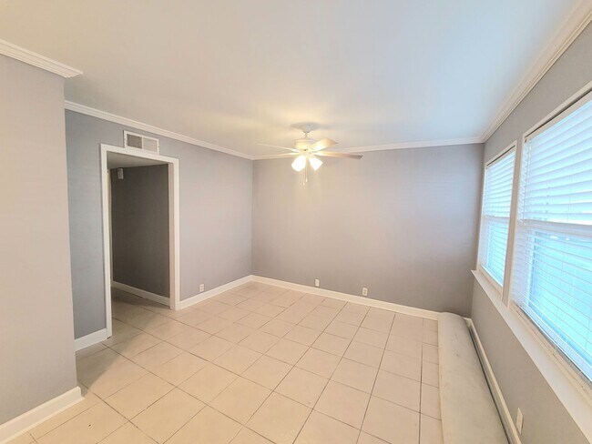 Foto del edificio - Historic St. Andrews!  Newly Remodeled! 1 bedroom 1 bath condo/1st Floor
