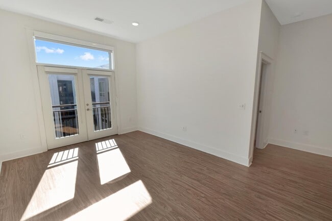 Building Photo - 101 S Tryon St