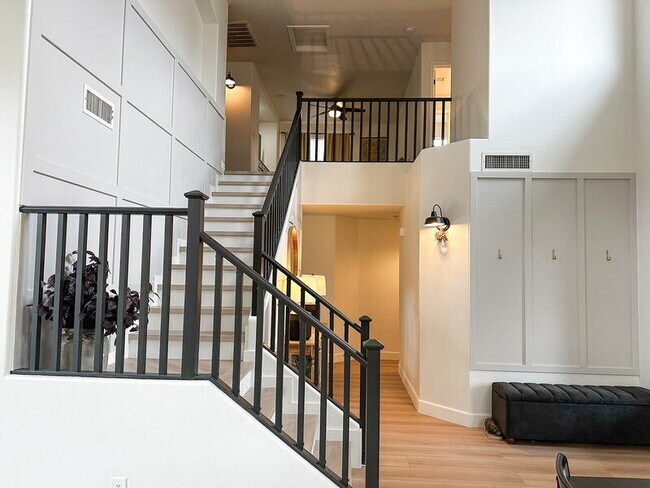 Building Photo - 4225 E Ivanhoe St