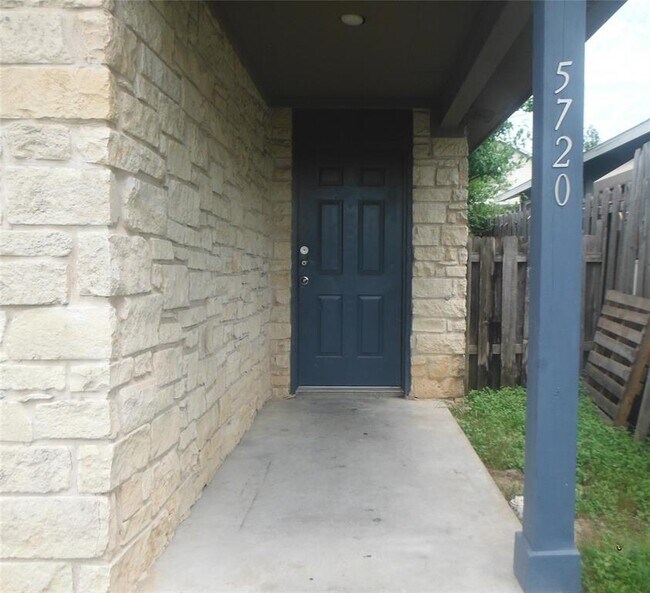 Foto del edificio - 5720 Pinon Vista Dr