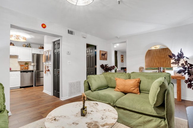 Foto del edificio - 121 W Hall St