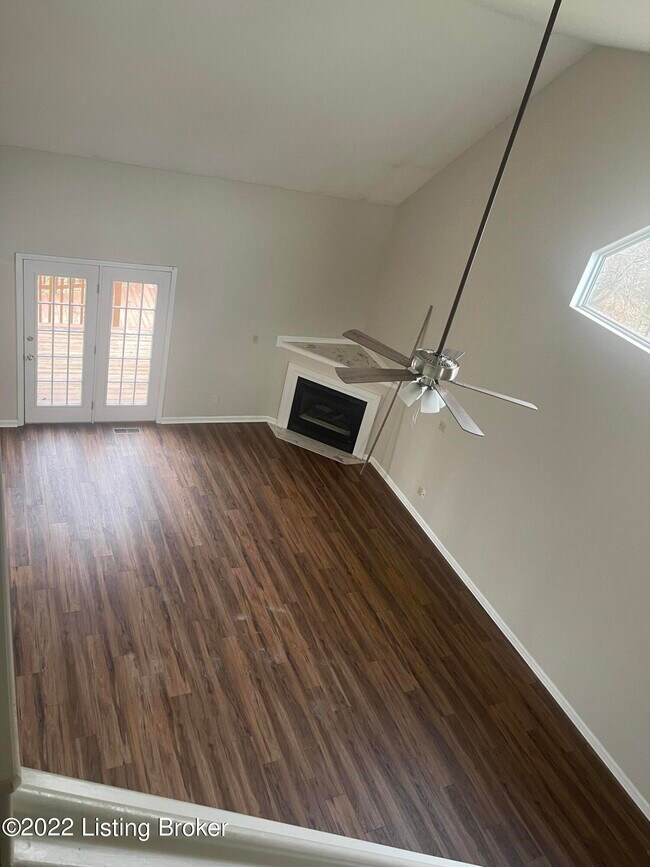 Foto del edificio - 6300 Camden Ct