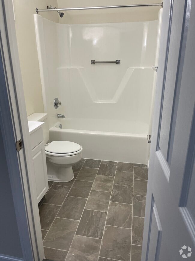 1 BD Bathroom - Meridian Apartments