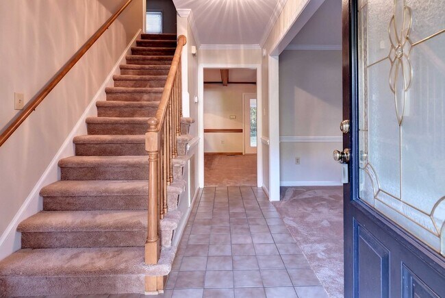 Building Photo - Beautiful Home on Quiet Cul-de-sac