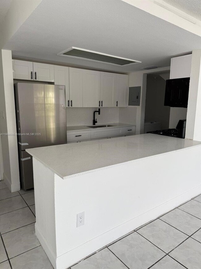 Building Photo - 1350 W 53rd St