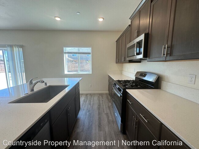 Foto del edificio - 6 br, 4.5 bath House - 4268 Freemark Avenue