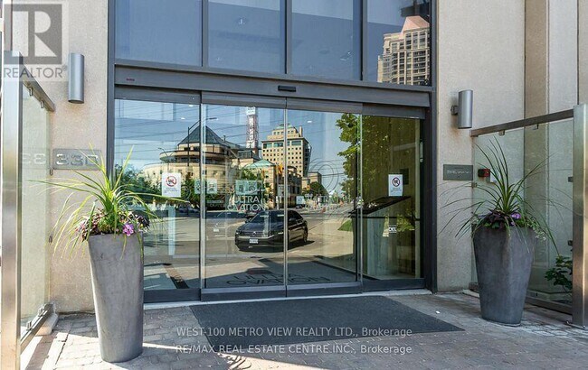 Building Photo - 330 Burnhamthorpe Rd W